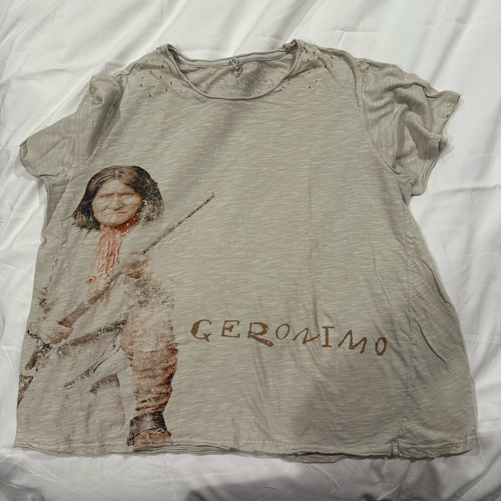 Magnolia Pearl Beige Graphic Tee